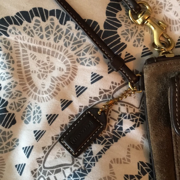 Authentic Coach Wristlit and Box - Picture 3 of 6